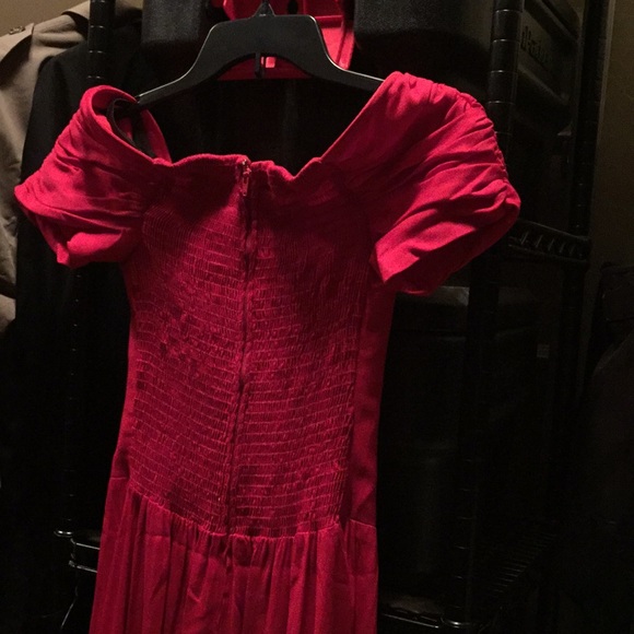 Red Woman’s dress (formal) - Picture 5 of 5